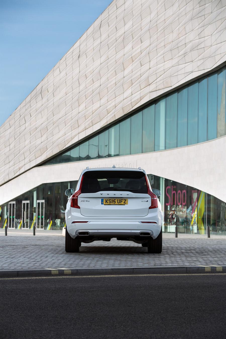  Volvo XC90 D5 Inscription 2015 года  (UK) (фото 13 из 30)